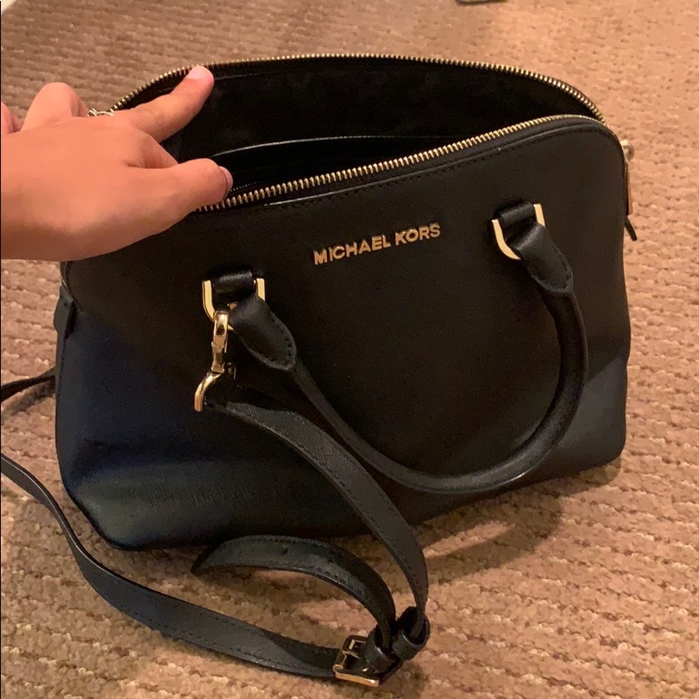 Like new Michael kors shoulder bag with handles